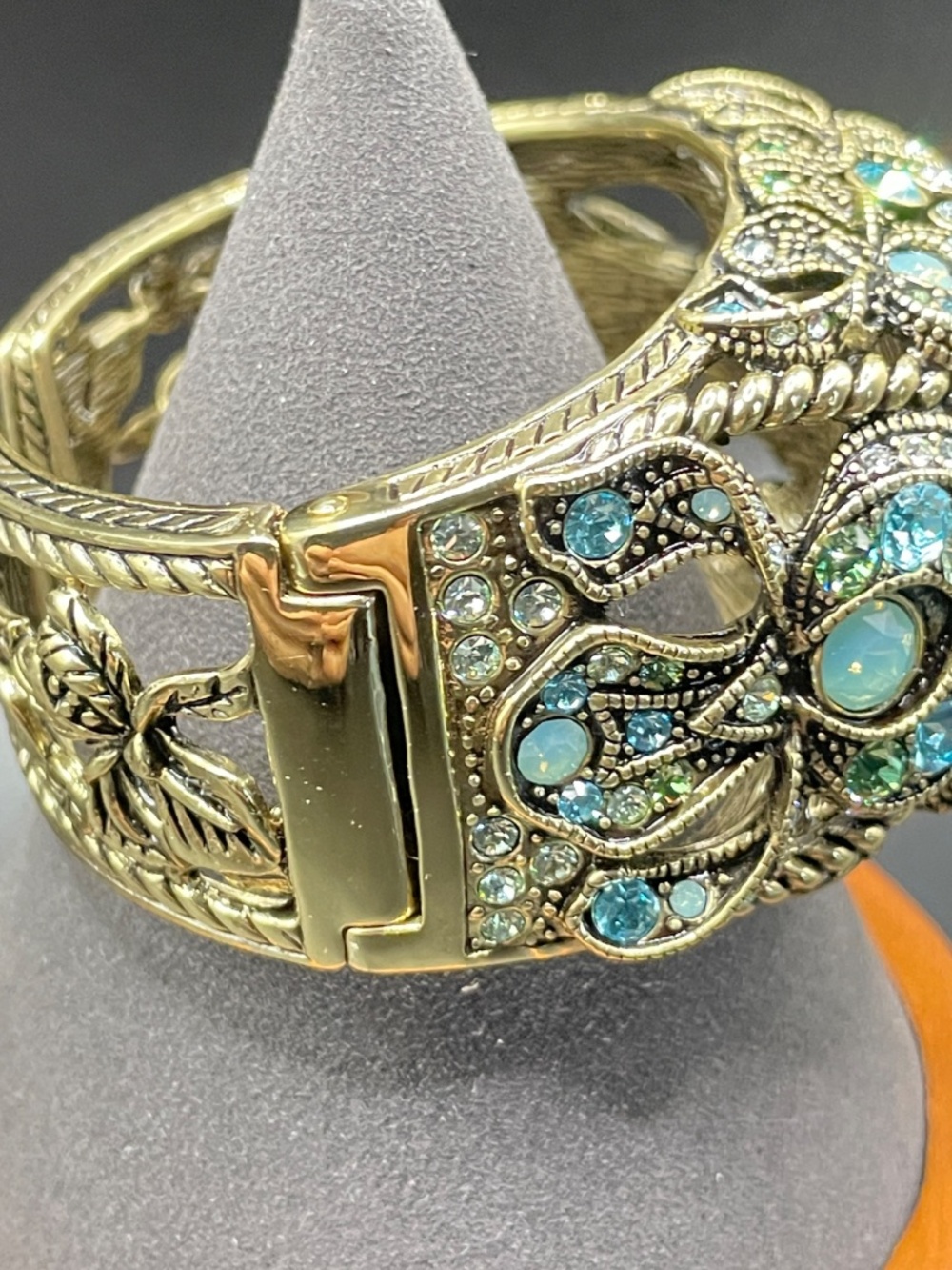 Heidi Daus Dazzling Damoiselle Chunky Statement Bracelet 6 3/4" - Picture 16 of 16